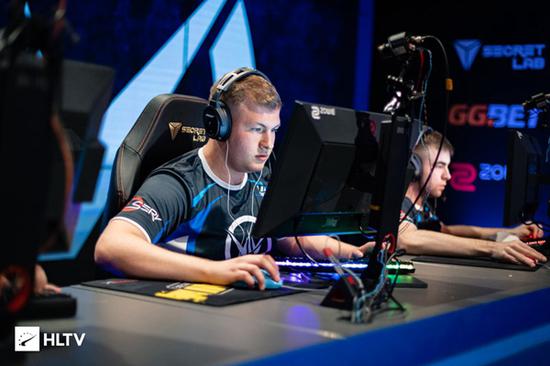 探索国服李白出装攻略：六名刀的独特魅力